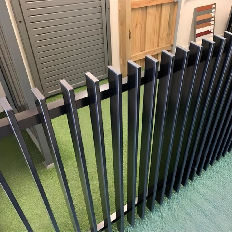 Vertical Aluminum Powder Coated Metal Fence/Panel with Slat Surface